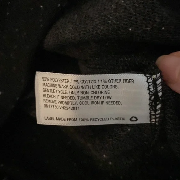 Open shoulder ruffle maternity sweater - Picture 7 of 7